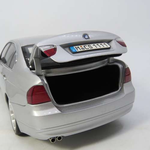 Kyosho BMW 3 Series model car - Scale 1/18