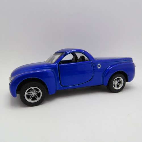Maisto 2000 Chevrolet SSR Concept model car - Scale 1/36