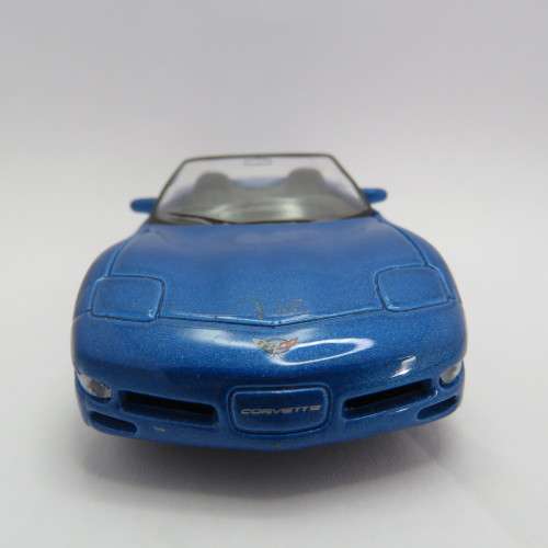 Maisto 1998 Chevrolet Corvette model car - Pull back action - Scale 1/38