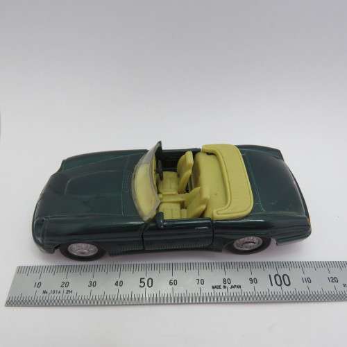 Maisto MG RV8 model car - Scale 1/32