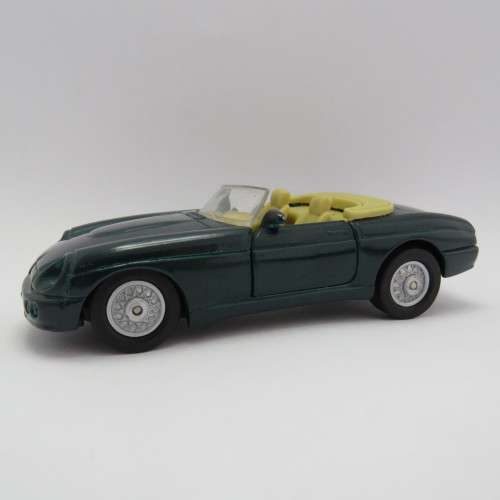 Maisto MG RV8 model car - Scale 1/32