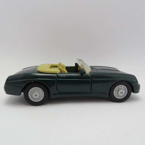 Maisto MG RV8 model car - Scale 1/32