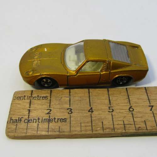 Matchbox Superfast #33 Lamborghini Miura toy car - opening doors