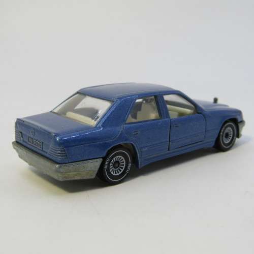 Siku Mercedes-Benzes 300 TE toy car - opening doors
