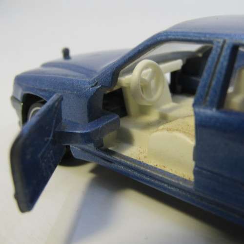 Siku Mercedes-Benzes 300 TE toy car - opening doors