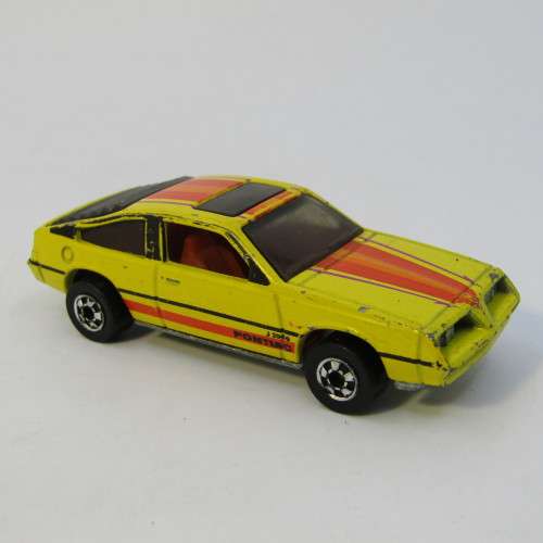 Hot Wheels Pontiac J2000 toy car - Hong Kong