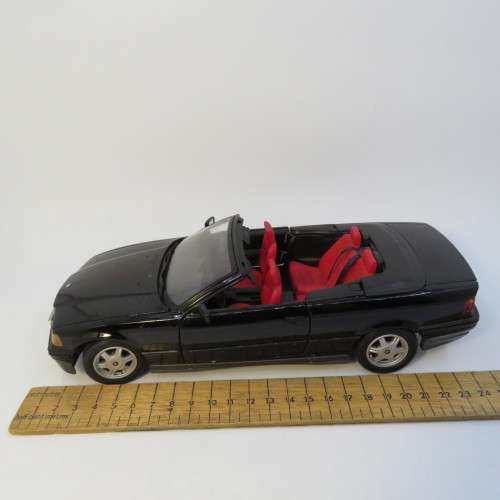 Maisto 1993 BMW 325i convertible model car - Scale