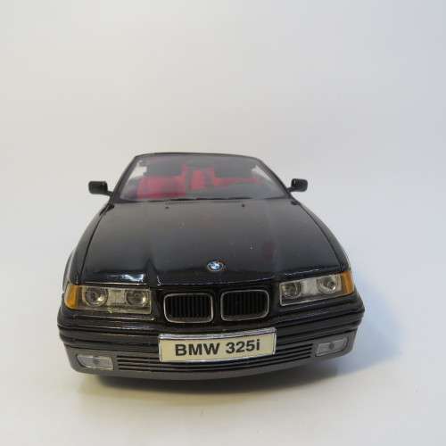 Maisto 1993 BMW 325i convertible model car - Scale