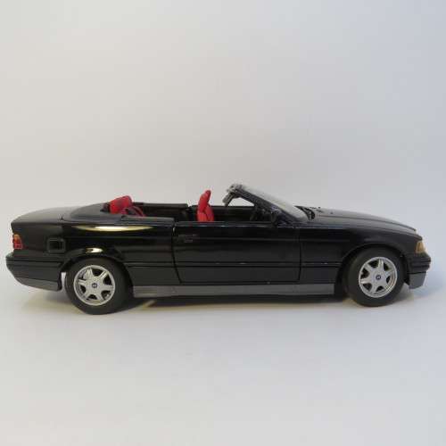 Maisto 1993 BMW 325i convertible model car - Scale