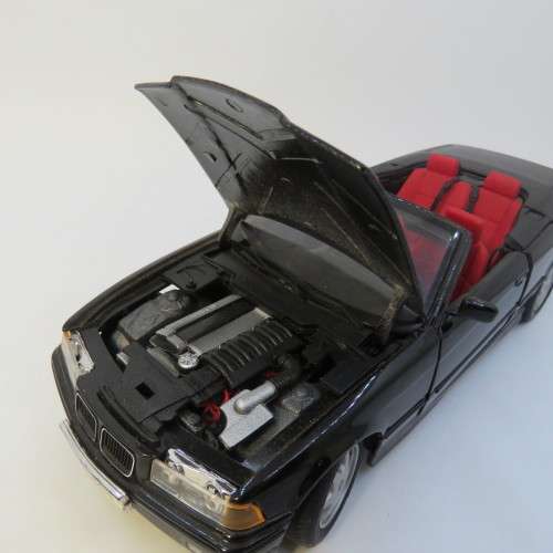Maisto 1993 BMW 325i convertible model car - Scale