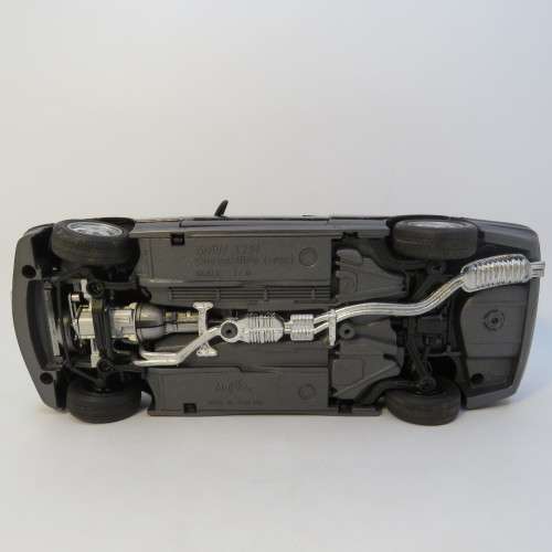 Maisto 1993 BMW 325i convertible model car - Scale