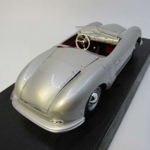 Maisto 1948 Porsche No. 1 Typ 356 Roadster model car - scale 1/18