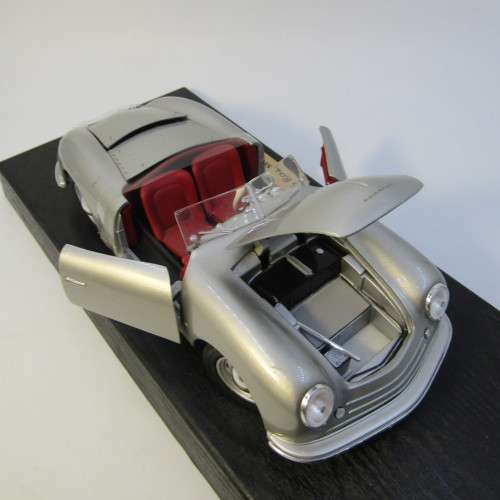 Maisto 1948 Porsche No. 1 Typ 356 Roadster model car - scale 1/18