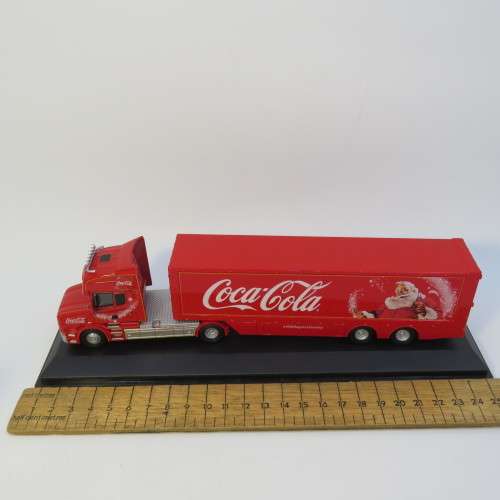 Oxford Coca-Cola Scania T Cab Christmas truck in case - Scale 1/76