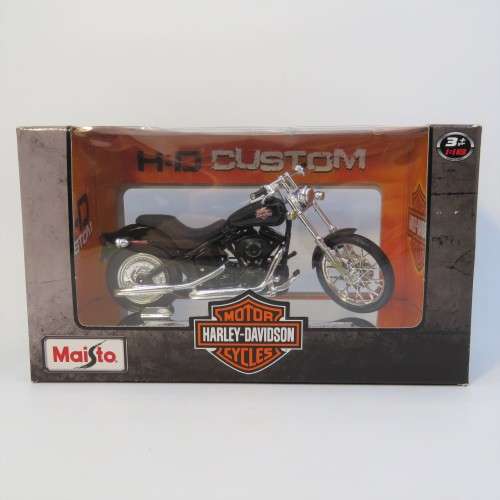 Maisto 2002 Harley-Davidson FXSTB Night Train model motorcycle in box - Scale 1/18