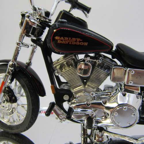 Maisto 2002 Harley Davidson FXDL Dyna Low Rider model motorcycle in box - scale 1/18