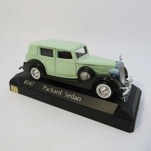 Solido #4047 Packard Sedan model car - in case scale 1/43