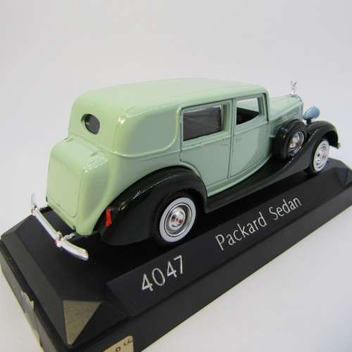 Solido #4047 Packard Sedan model car - in case scale 1/43