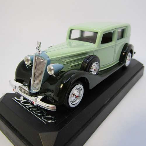 Solido #4047 Packard Sedan model car - in case scale 1/43