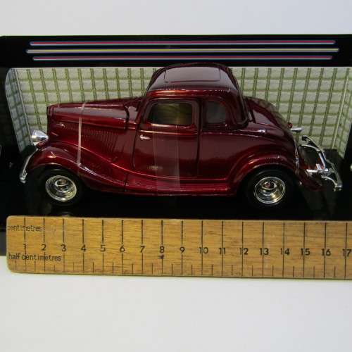 Motor Max 1934 Ford Coupe model car in box - scale 1/24
