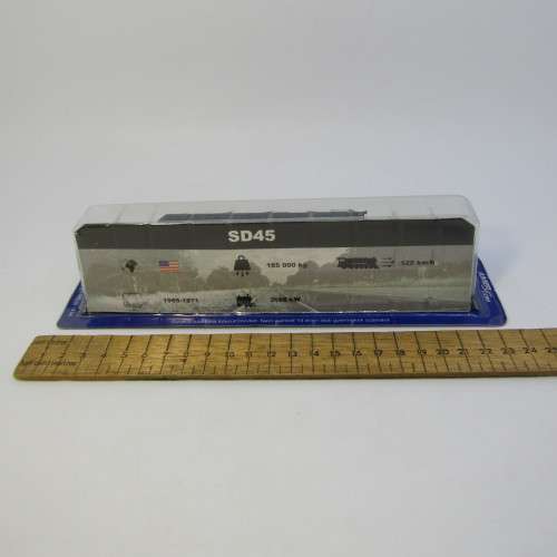 Amercom USA Santa Fe 1965 SA45 #5008 model train