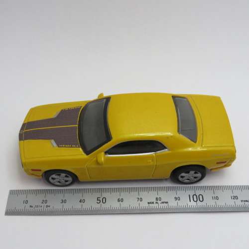 Maisto Dodge Challenger Concept model car - Scale 1/43 - Pull back action