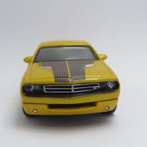 Maisto Dodge Challenger Concept model car - Scale 1/43 - Pull back action