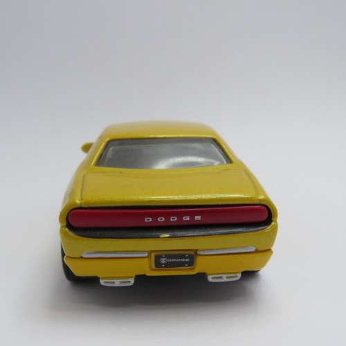 Maisto Dodge Challenger Concept model car - Scale 1/43 - Pull back action