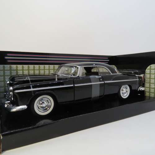 MotorMax 1955 Chrysler C300 model car in box - Scale 1/24