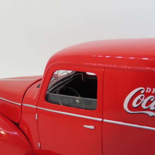 1940 Coca-Cola delivery panel van model car in box - Scale 1/18