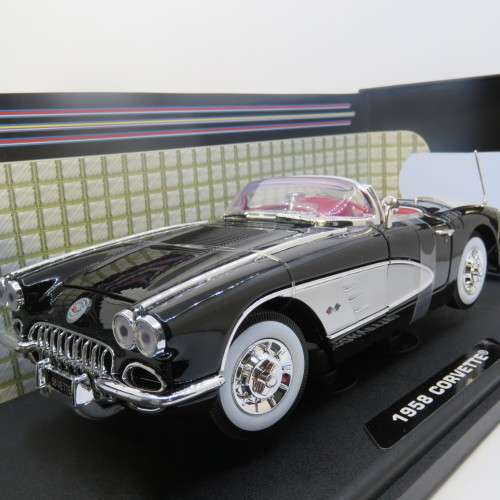 MotorMax 1958 Chevrolet Corvette model car in box - Scale 1/18