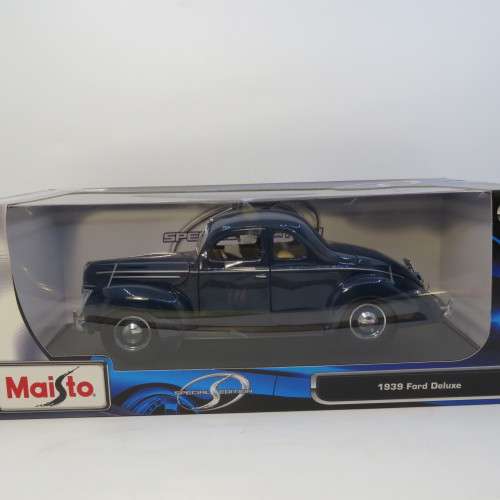 Maisto 1939 Ford Deluxe model car in box - Scale 1/18