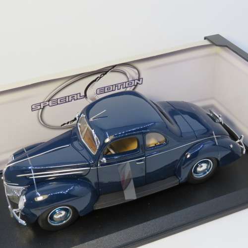 Maisto 1939 Ford Deluxe model car in box - Scale 1/18