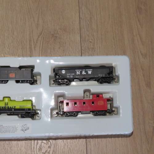 Bachmann Chattanooga HO-Scale train set - Some small pieces missing - Includes extra tracks