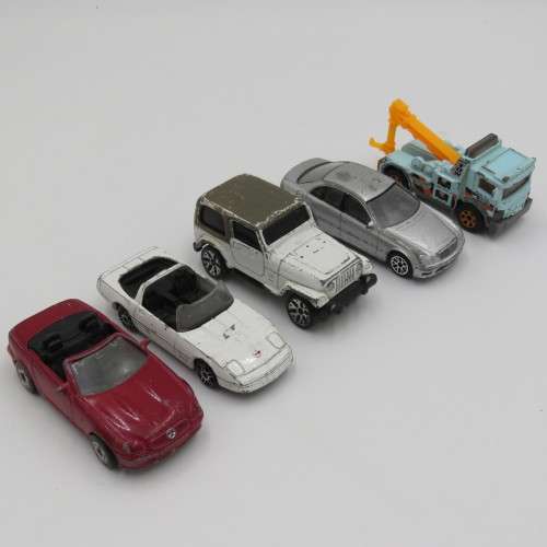 Lot of 17 toy cars - Well used