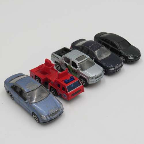 Lot of 17 toy cars - Well used