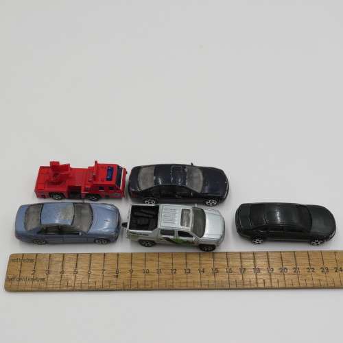 Lot of 17 toy cars - Well used