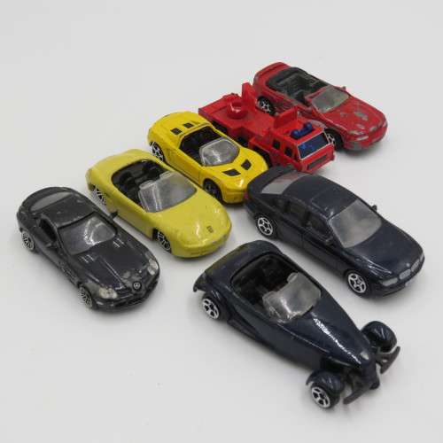 Lot of 17 toy cars - Well used