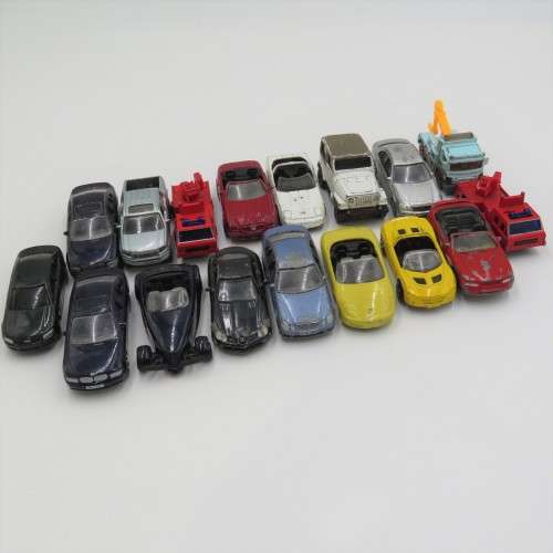 Lot of 17 toy cars - Well used
