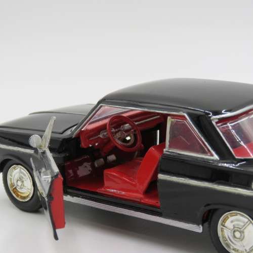NewRay 1964 Chevy Nova SS model car - Scale 1/24 - Interior and trimmings repainted