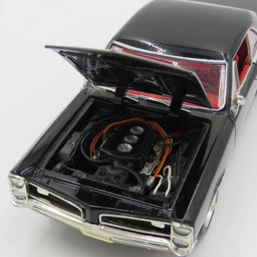 NewRay 1966 Pontiac GTO model car - Scale 1/24 - Interior and trimmings repainted