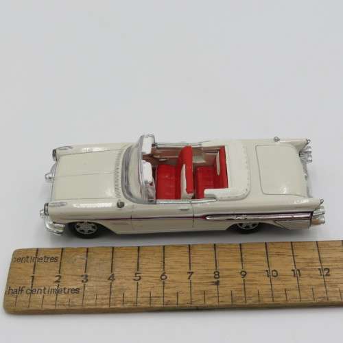 NewRay 1957 Pontiac Bonneville model car - Scale 1/43 - Repainted