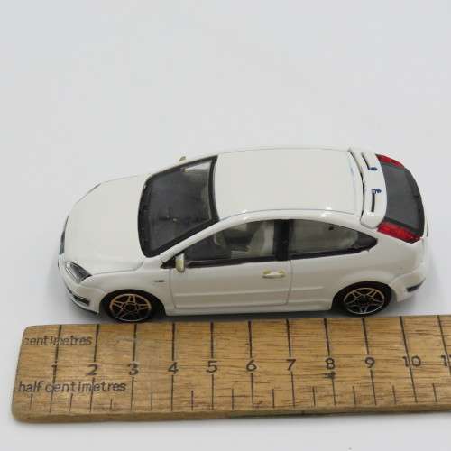 Bburago Ford Focus ST model car - Scale 1/43 - Trimmings and interior repainted
