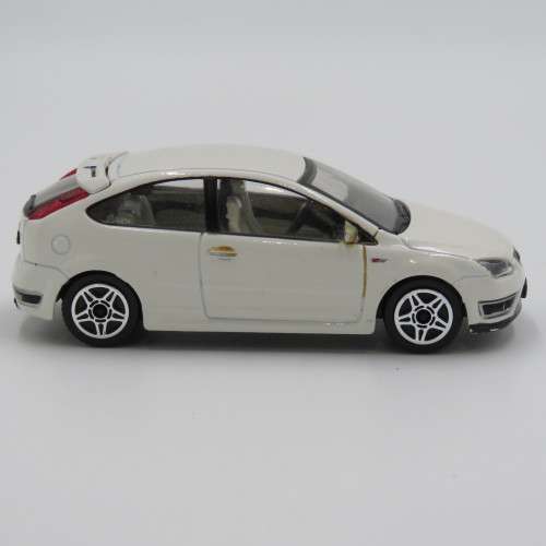 Bburago Ford Focus ST model car - Scale 1/43 - Trimmings and interior repainted