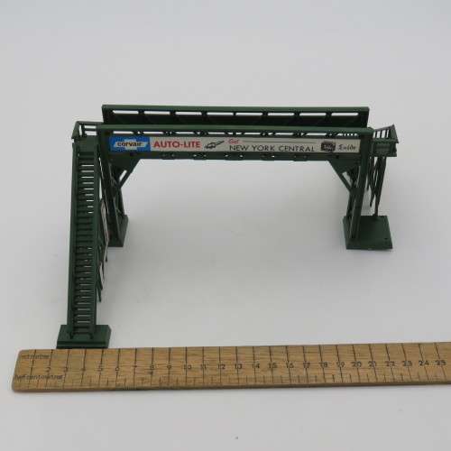 Bachmann trains pedestrian bridge - Ho-scale