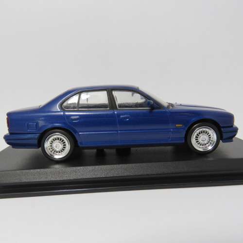 DelPrado 1985 BMW M5 die-cast model car - Scale 1/43