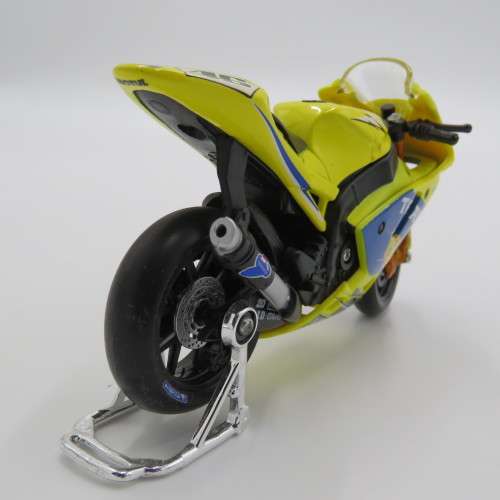 Maisto Yamaha YZR-M1 MotoGP model motorcycle - #46 Rossi - Scale 1/18