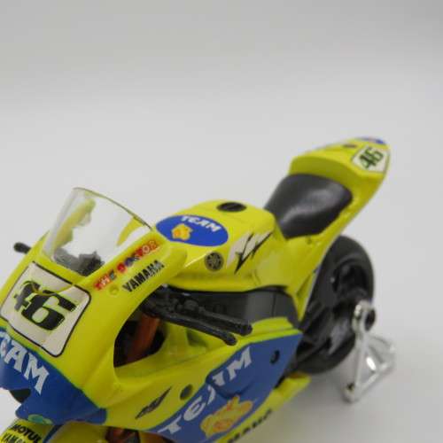 Maisto Yamaha YZR-M1 MotoGP model motorcycle - #46 Rossi - Scale 1/18
