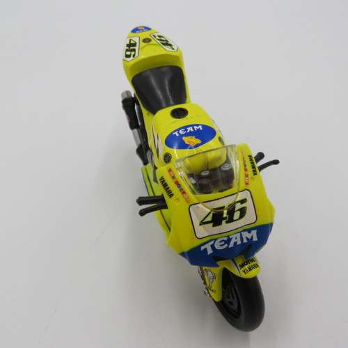 Maisto Yamaha YZR-M1 MotoGP model motorcycle - #46 Rossi - Scale 1/18