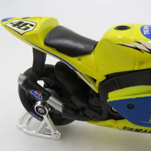 Maisto Yamaha YZR-M1 MotoGP model motorcycle - #46 Rossi - Scale 1/18